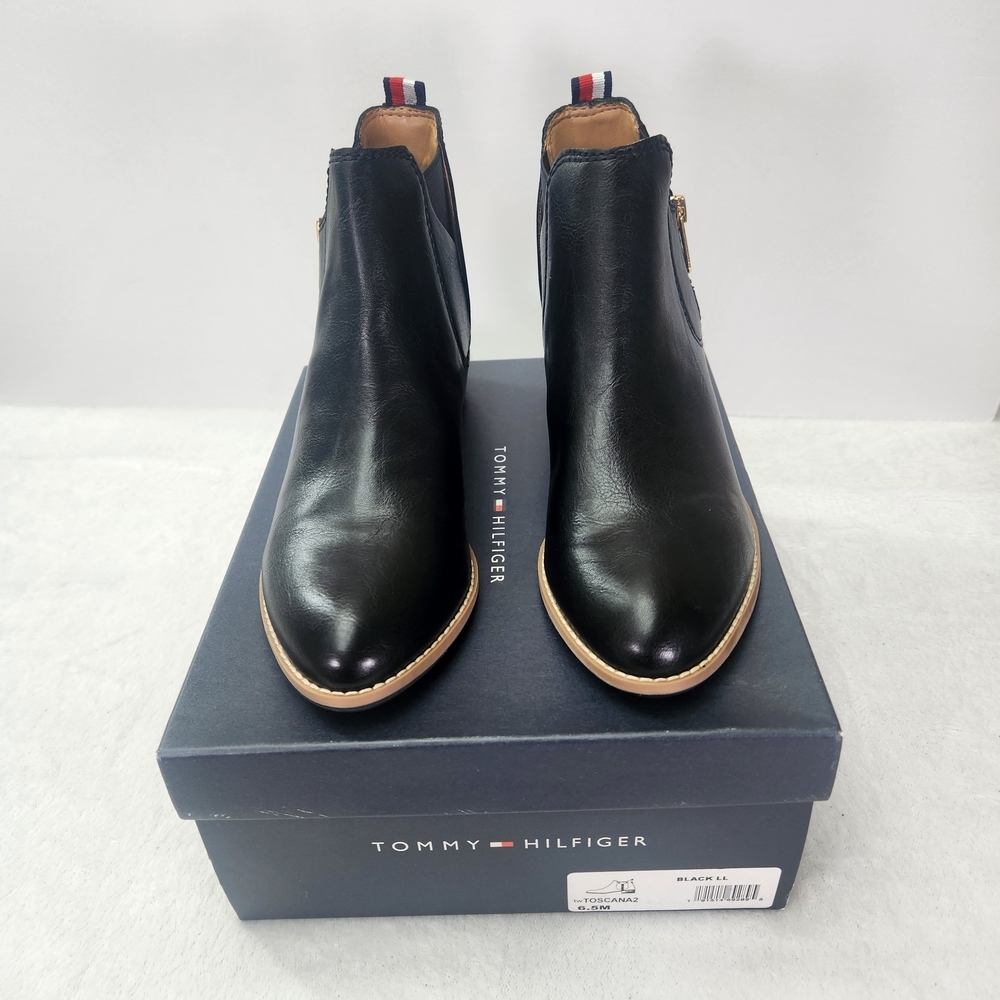 NWT Tommy Hilfiger Toscana Black Ankle Boots with Tan Sole And Gold Zipper 6.5M